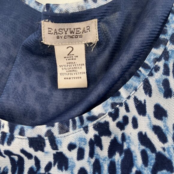 Chicos Easywear Animal Print Top Size 2 Medium Blue & White Polyester Blend - Picture 3 of 5